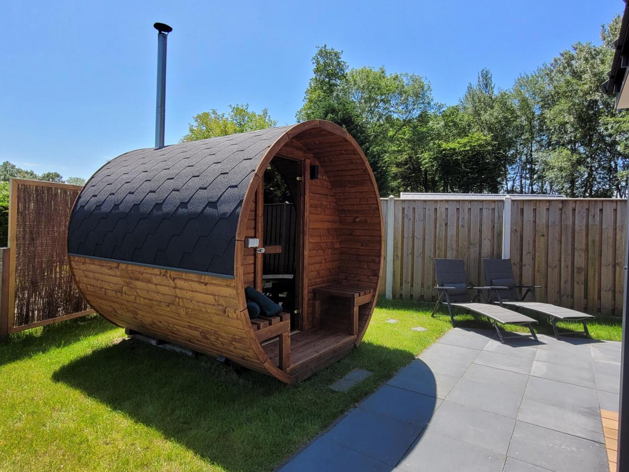 Tiny Zen House In With Private Sauna, Airco, Outdoor Swimming Pool, Wifi And 2 Bedrooms Chalet Heinkenszand