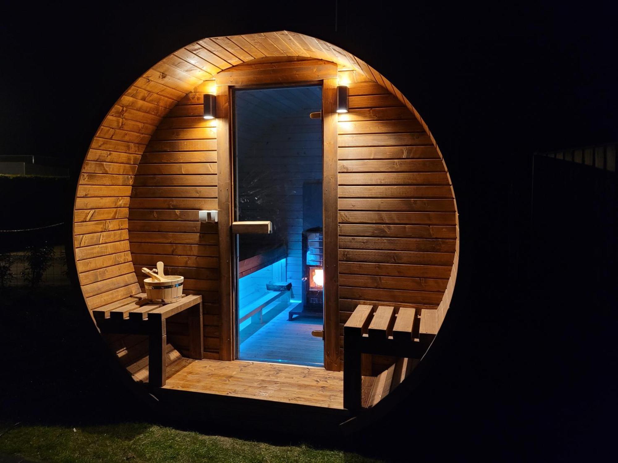 Chalet Tiny Zen House In With Private Sauna, Airco, Outdoor Swimming Pool, Wifi And 2 Bedrooms *
