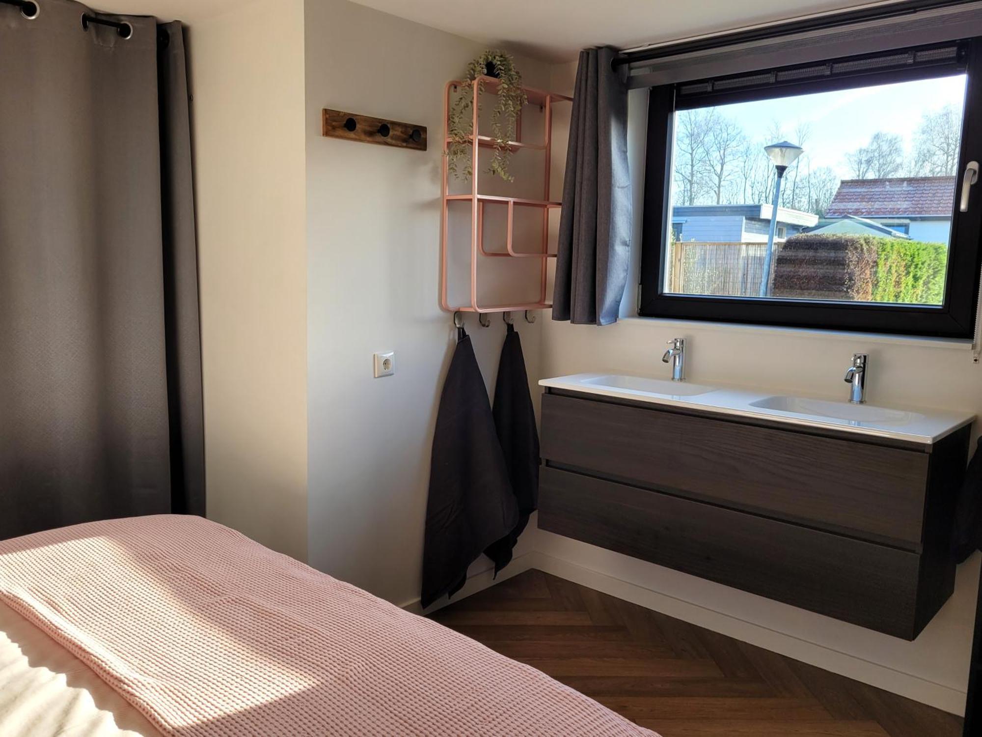 Chalet Tiny Zen House In With Private Sauna, Airco, Outdoor Swimming Pool, Wifi And 2 Bedrooms Heinkenszand